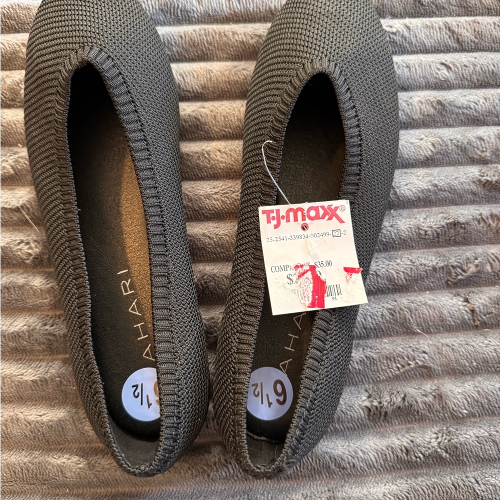 Tahari Women's Black Knit Slip-On Flats